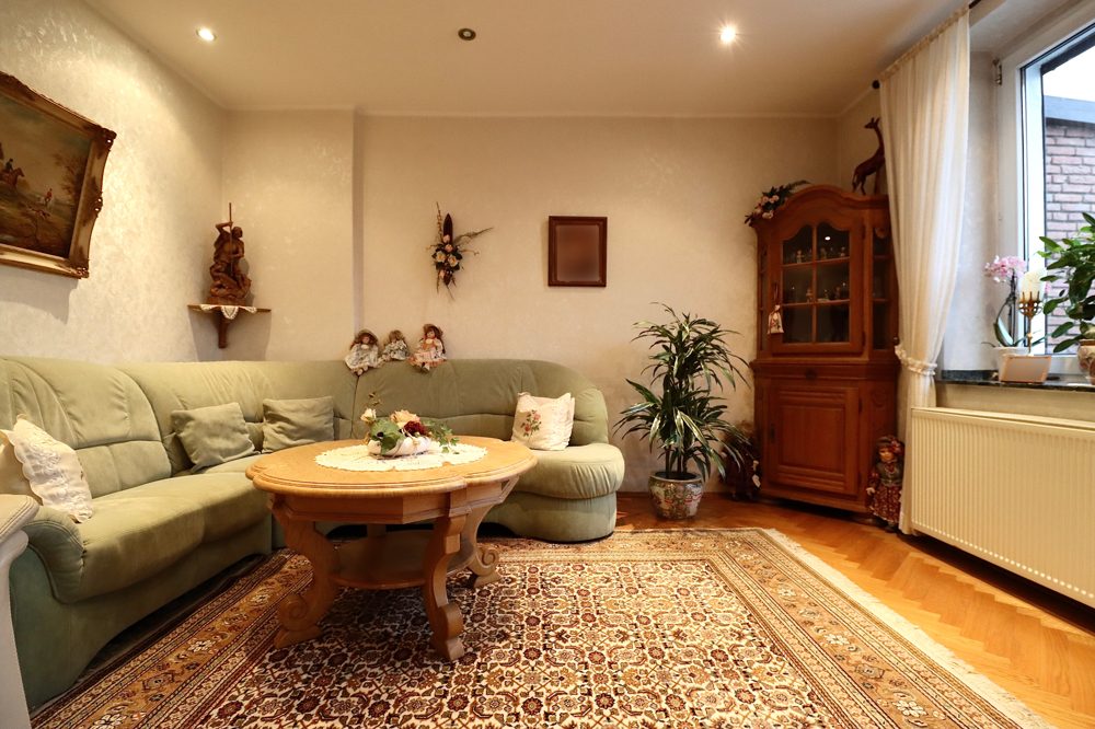 Immobilienangebot - Mönchengladbach / Neuwerk - Alle - MG-Neuwerk: gepflegtes und geräumiges Reihenmittelhaus mit 2 Stellplätzen und großem Garten!