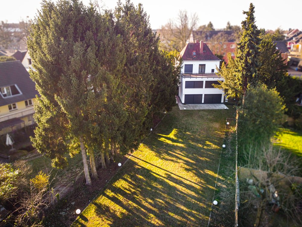 Immobilienangebot - Ratingen - Alle - Ratingen: umfangreich modernisierte Familienvillla mit Innenpool, Terrasse und riesigem Garten