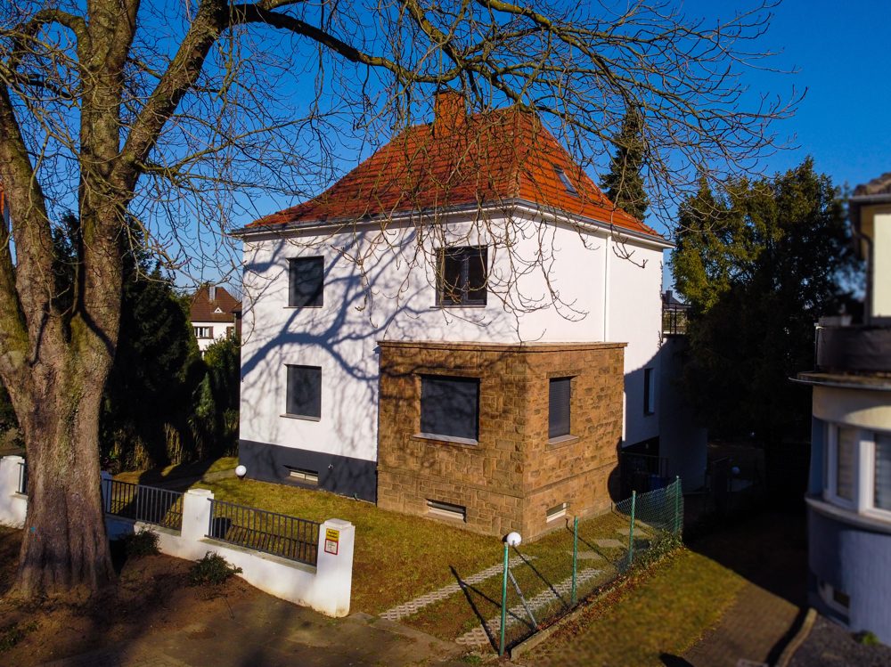 Immobilienangebot - Ratingen - Alle - Ratingen: umfangreich modernisierte Familienvillla mit Innenpool, Terrasse und riesigem Garten