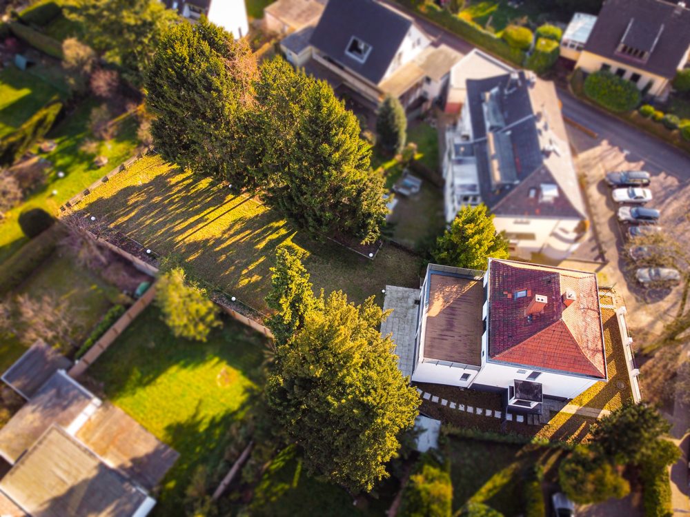 Immobilienangebot - Ratingen - Alle - Ratingen: umfangreich modernisierte Familienvillla mit Innenpool, Terrasse und riesigem Garten