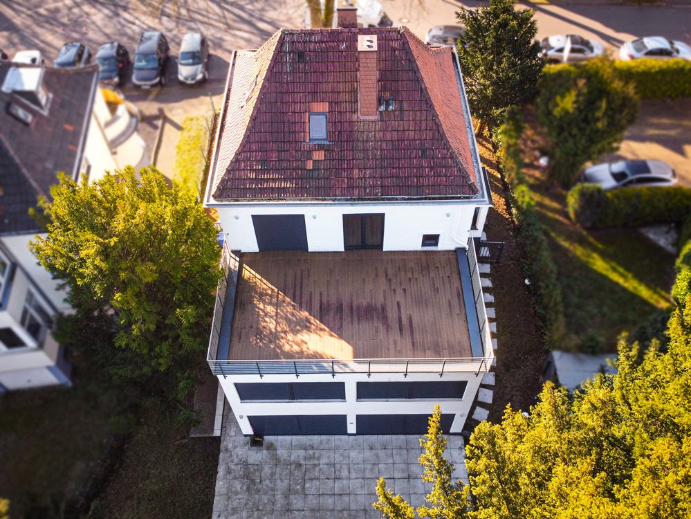 Immobilienangebot - Ratingen - Alle - Ratingen: umfangreich modernisierte Familienvillla mit Innenpool, Terrasse und riesigem Garten