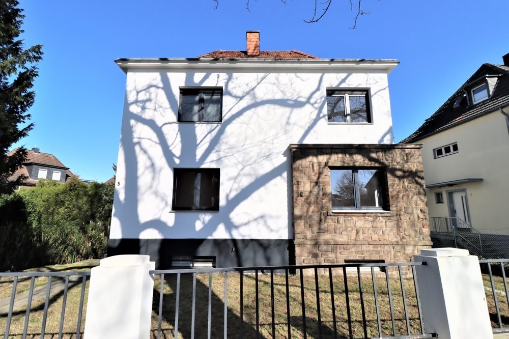 Immobilienangebot - Ratingen - Alle - Ratingen: umfangreich modernisierte Familienvillla mit Innenpool, Terrasse und riesigem Garten
