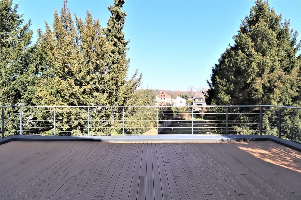 Immobilienangebot - Ratingen - Alle - Ratingen: umfangreich modernisierte Familienvillla mit Innenpool, Terrasse und riesigem Garten