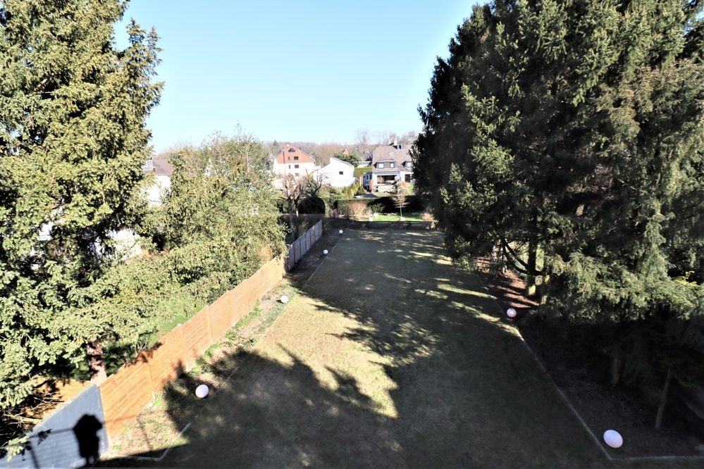 Immobilienangebot - Ratingen - Alle - Ratingen: umfangreich modernisierte Familienvillla mit Innenpool, Terrasse und riesigem Garten