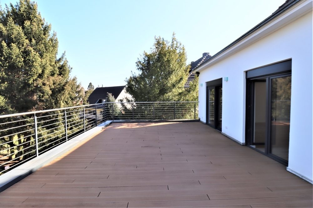 Immobilienangebot - Ratingen - Alle - Ratingen: umfangreich modernisierte Familienvillla mit Innenpool, Terrasse und riesigem Garten