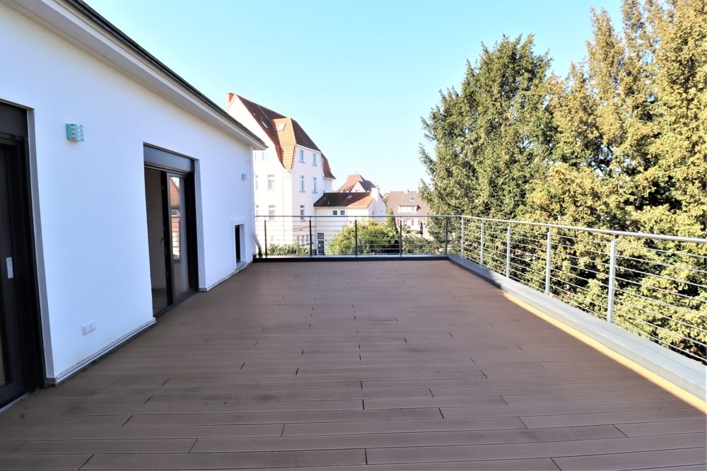 Immobilienangebot - Ratingen - Alle - Ratingen: umfangreich modernisierte Familienvillla mit Innenpool, Terrasse und riesigem Garten