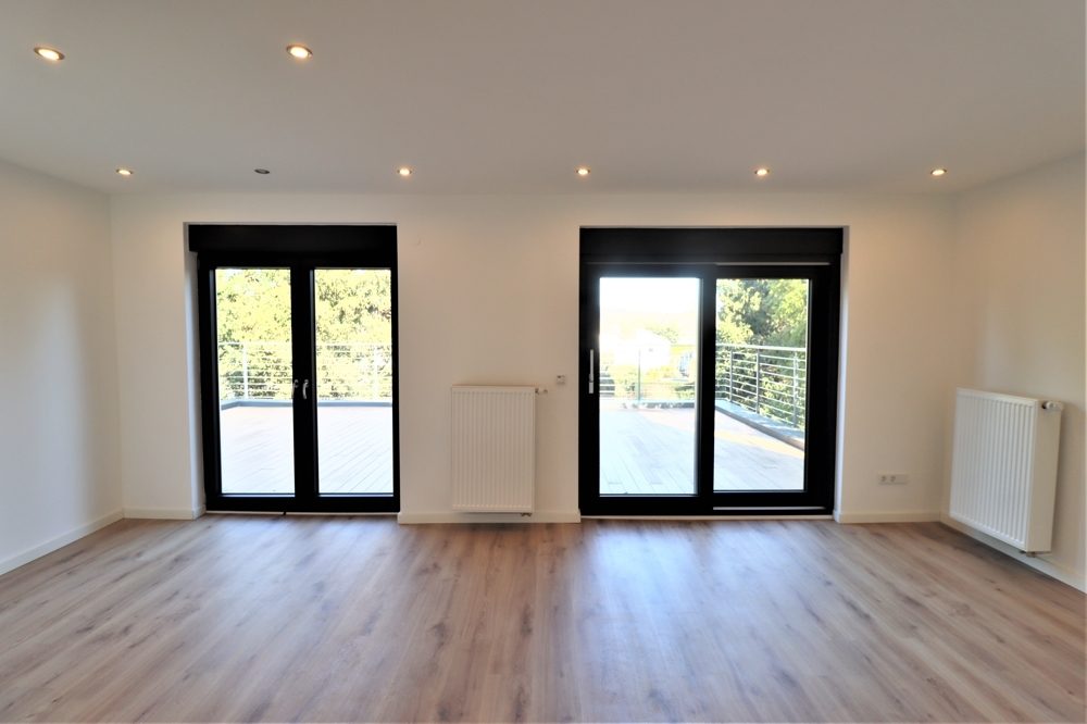 Immobilienangebot - Ratingen - Alle - Ratingen: umfangreich modernisierte Familienvillla mit Innenpool, Terrasse und riesigem Garten