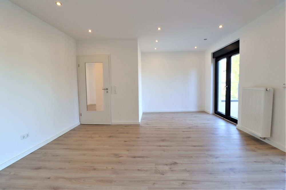 Immobilienangebot - Ratingen - Alle - Ratingen: umfangreich modernisierte Familienvillla mit Innenpool, Terrasse und riesigem Garten