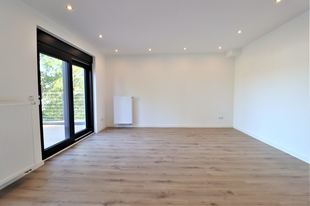 Immobilienangebot - Ratingen - Alle - Ratingen: umfangreich modernisierte Familienvillla mit Innenpool, Terrasse und riesigem Garten
