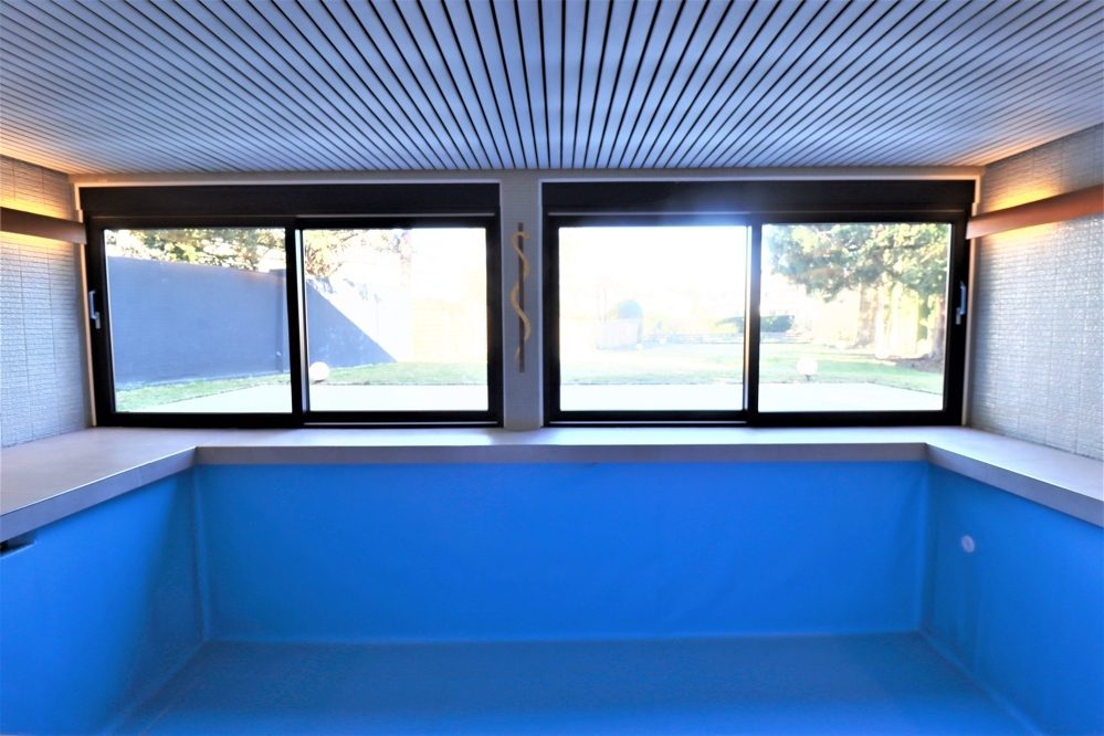 Immobilienangebot - Ratingen - Alle - Ratingen: umfangreich modernisierte Familienvillla mit Innenpool, Terrasse und riesigem Garten
