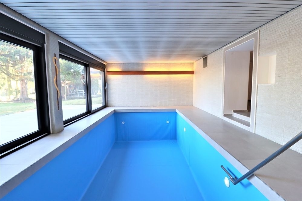 Immobilienangebot - Ratingen - Alle - Ratingen: umfangreich modernisierte Familienvillla mit Innenpool, Terrasse und riesigem Garten