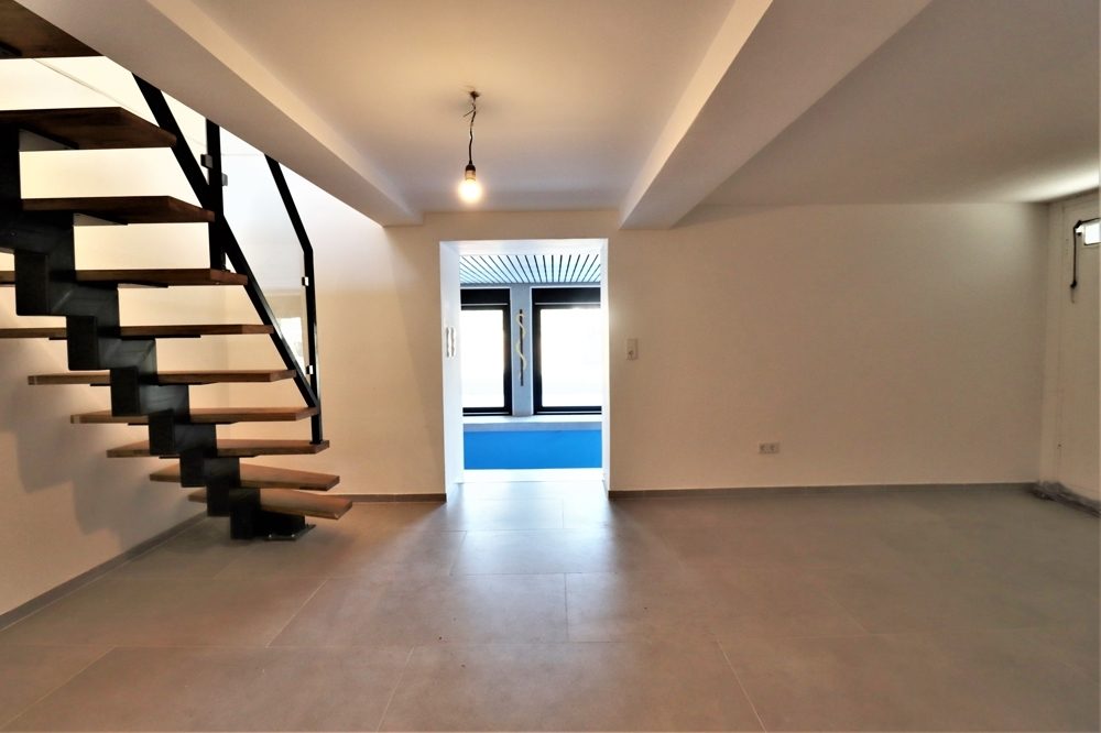 Immobilienangebot - Ratingen - Alle - Ratingen: umfangreich modernisierte Familienvillla mit Innenpool, Terrasse und riesigem Garten