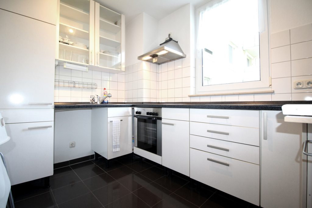 Immobilienangebot - Düsseldorf - Alle - Unterrath: gut geschnittene 3-Zimmer im 1.OG mit EBK, TG-Stellplatz und Balkon in ruhiger Lage