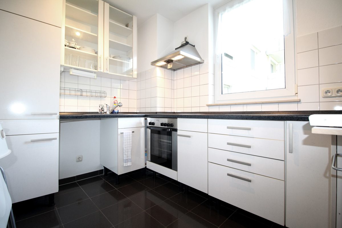 Immobilienangebot - Düsseldorf - Alle - Unterrath: gut geschnittene 3-Zimmer im 1.OG mit EBK, TG-Stellplatz und Balkon in ruhiger Lage