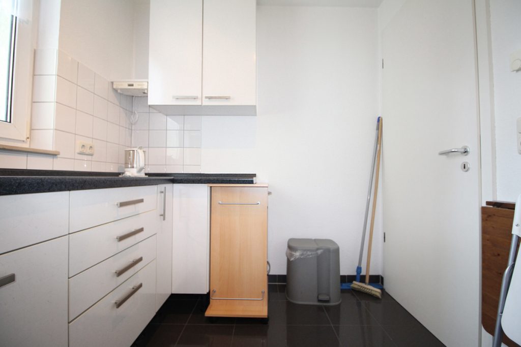 Immobilienangebot - Düsseldorf - Alle - Unterrath: gut geschnittene 3-Zimmer im 1.OG mit EBK, TG-Stellplatz und Balkon in ruhiger Lage