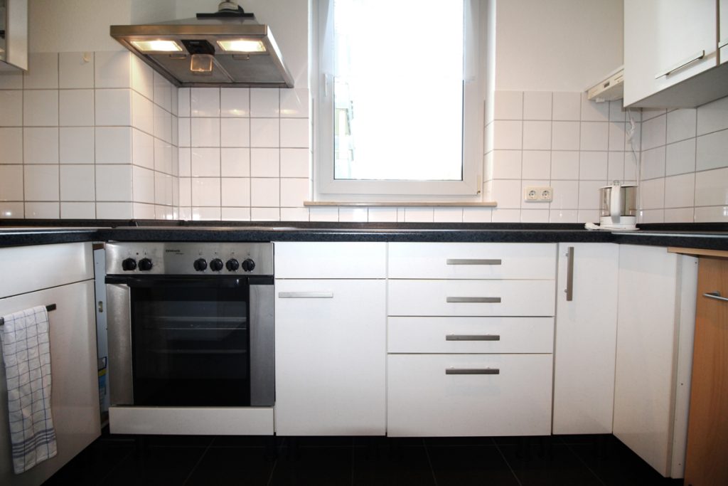 Immobilienangebot - Düsseldorf - Alle - Unterrath: gut geschnittene 3-Zimmer im 1.OG mit EBK, TG-Stellplatz und Balkon in ruhiger Lage