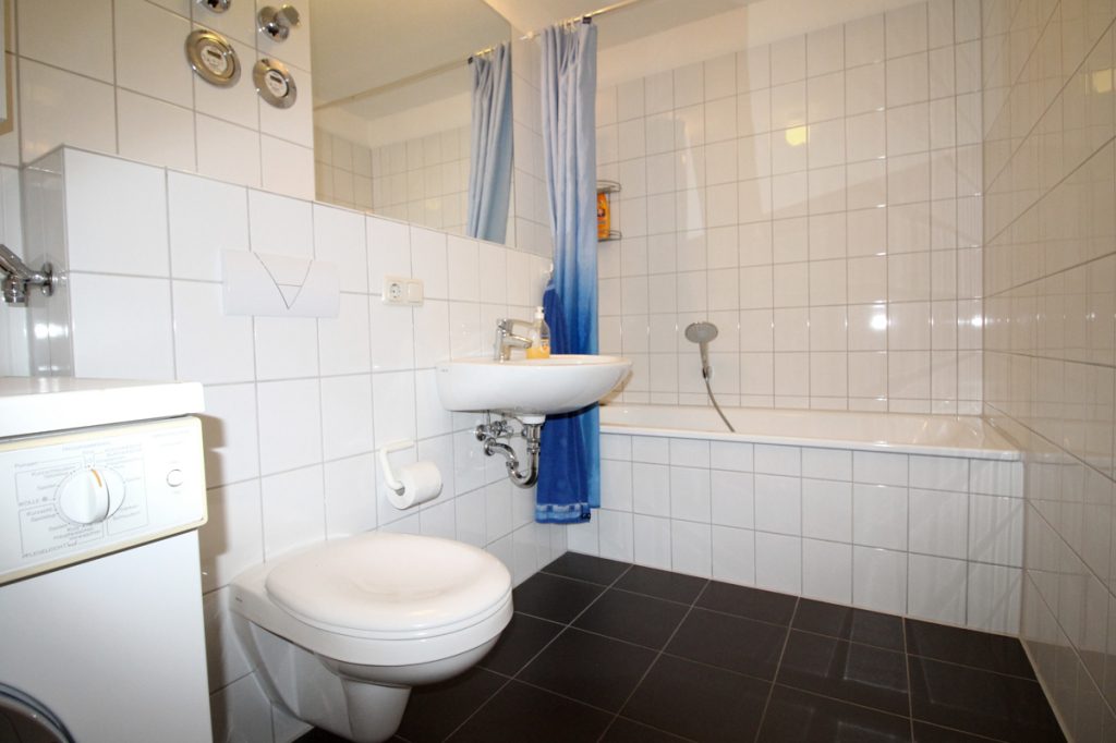 Immobilienangebot - Düsseldorf - Alle - Unterrath: gut geschnittene 3-Zimmer im 1.OG mit EBK, TG-Stellplatz und Balkon in ruhiger Lage
