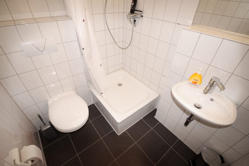 Immobilienangebot - Düsseldorf - Alle - Unterrath: gut geschnittene 3-Zimmer im 1.OG mit EBK, TG-Stellplatz und Balkon in ruhiger Lage