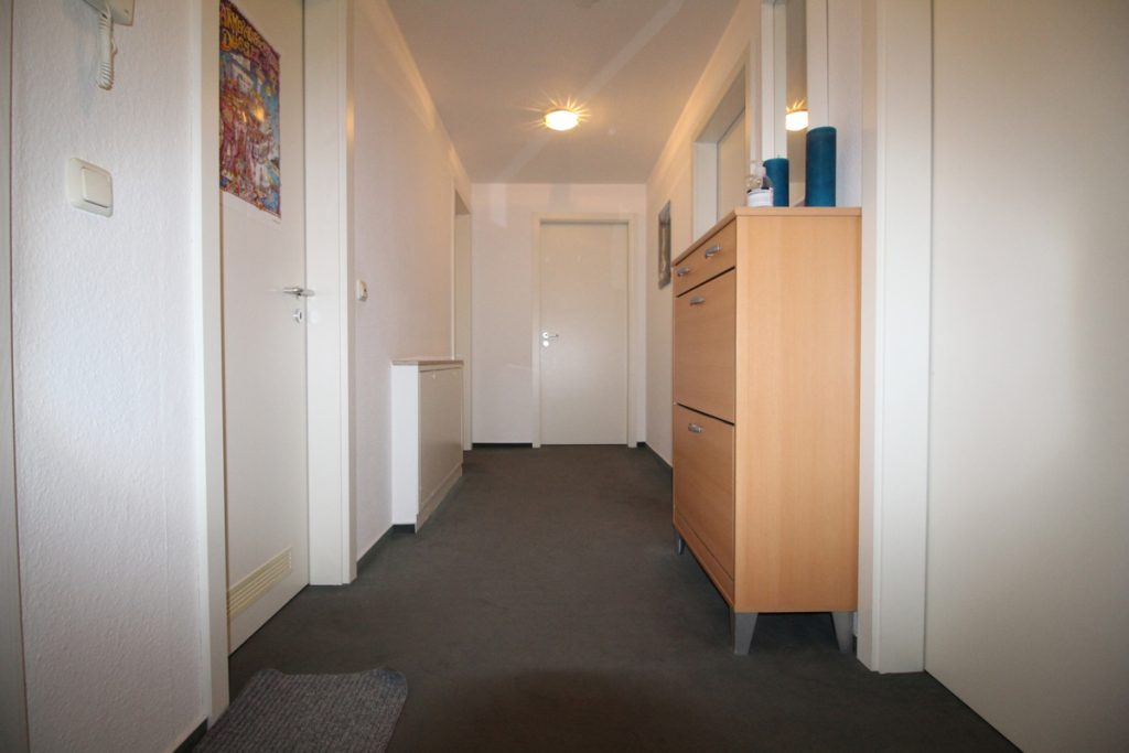 Immobilienangebot - Düsseldorf - Alle - Unterrath: gut geschnittene 3-Zimmer im 1.OG mit EBK, TG-Stellplatz und Balkon in ruhiger Lage