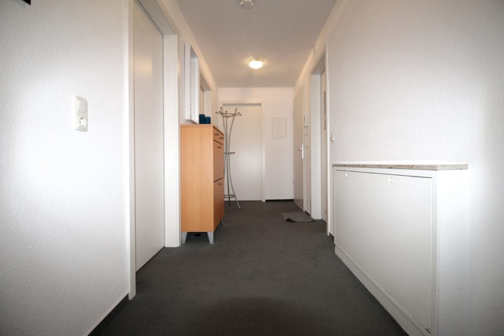 Immobilienangebot - Düsseldorf - Alle - Unterrath: gut geschnittene 3-Zimmer im 1.OG mit EBK, TG-Stellplatz und Balkon in ruhiger Lage