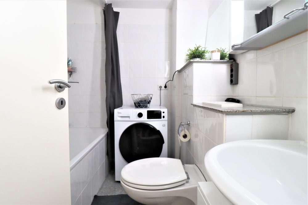 Immobilienangebot - Düsseldorf - Alle - Wersten: gut geschnittene und vermietete 2-Zimmer ETW mit Balkon und Garage in guter Lage