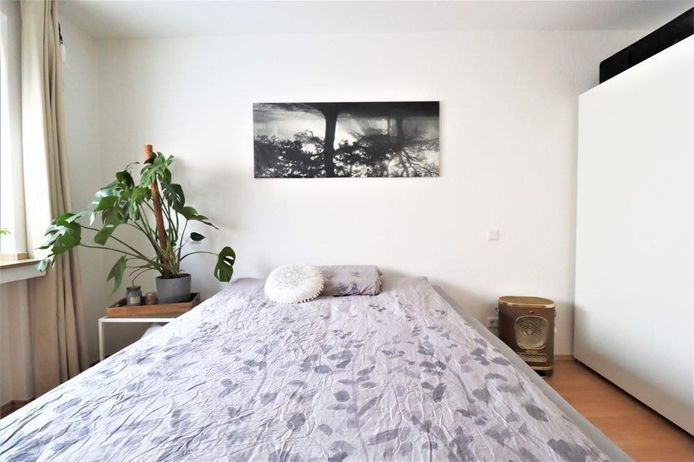Immobilienangebot - Düsseldorf - Alle - Wersten: gut geschnittene und vermietete 2-Zimmer ETW mit Balkon und Garage in guter Lage