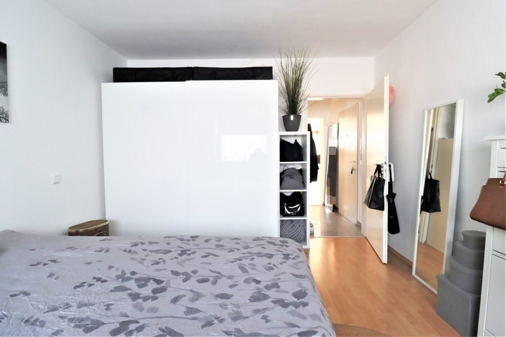 Immobilienangebot - Düsseldorf - Alle - Wersten: gut geschnittene und vermietete 2-Zimmer ETW mit Balkon und Garage in guter Lage