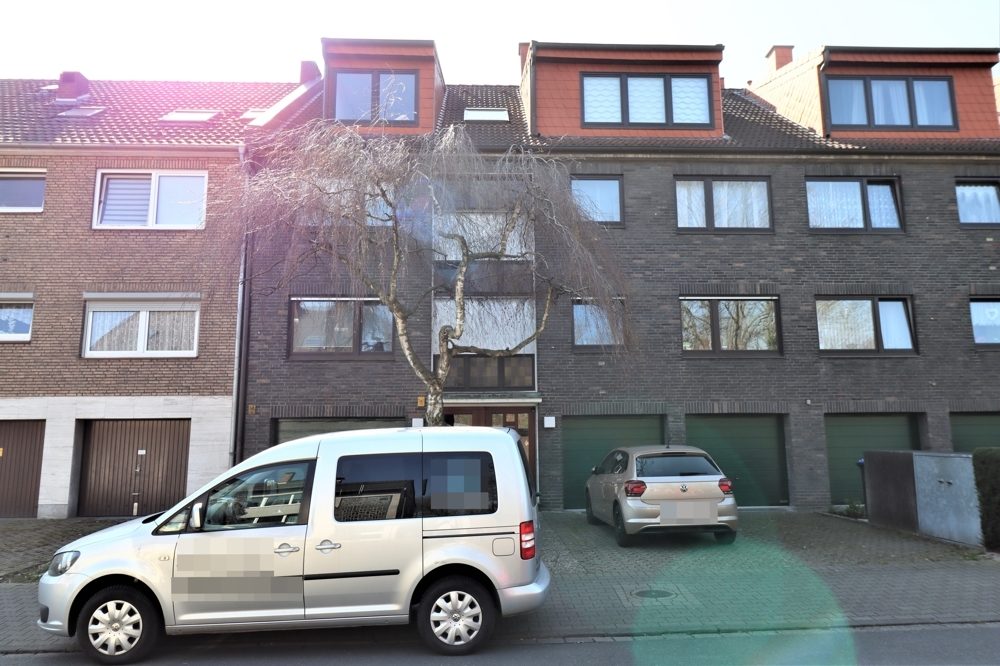 Immobilienangebot - Düsseldorf - Alle - Wersten: gut geschnittene und vermietete 2-Zimmer ETW mit Balkon und Garage in guter Lage