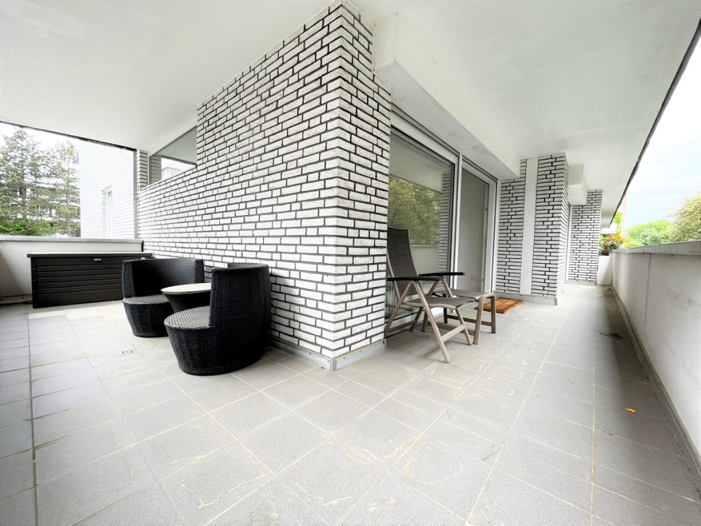 Immobilienangebot - Düsseldorf - Alle - Golzheim: hochwertige und repräsentative 2-Zimmer Wohnung mit großer Terrasse in bester Lage!