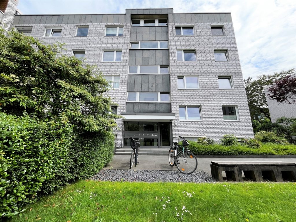 Immobilienangebot - Düsseldorf - Alle - Golzheim: hochwertige und repräsentative 2-Zimmer Wohnung mit großer Terrasse in bester Lage!