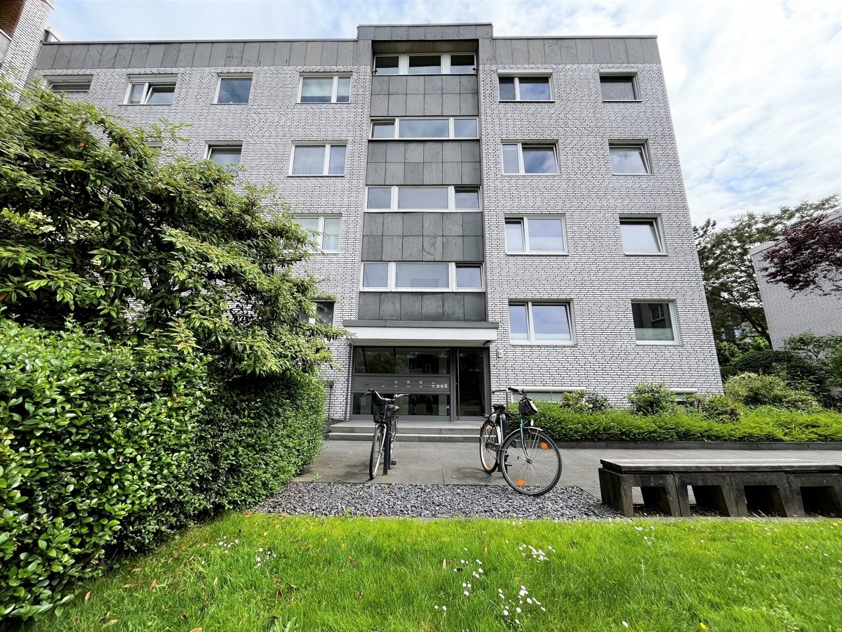 Immobilienangebot - Düsseldorf - Alle - Golzheim: hochwertige und repräsentative 2-Zimmer Wohnung mit großer Terrasse in bester Lage!