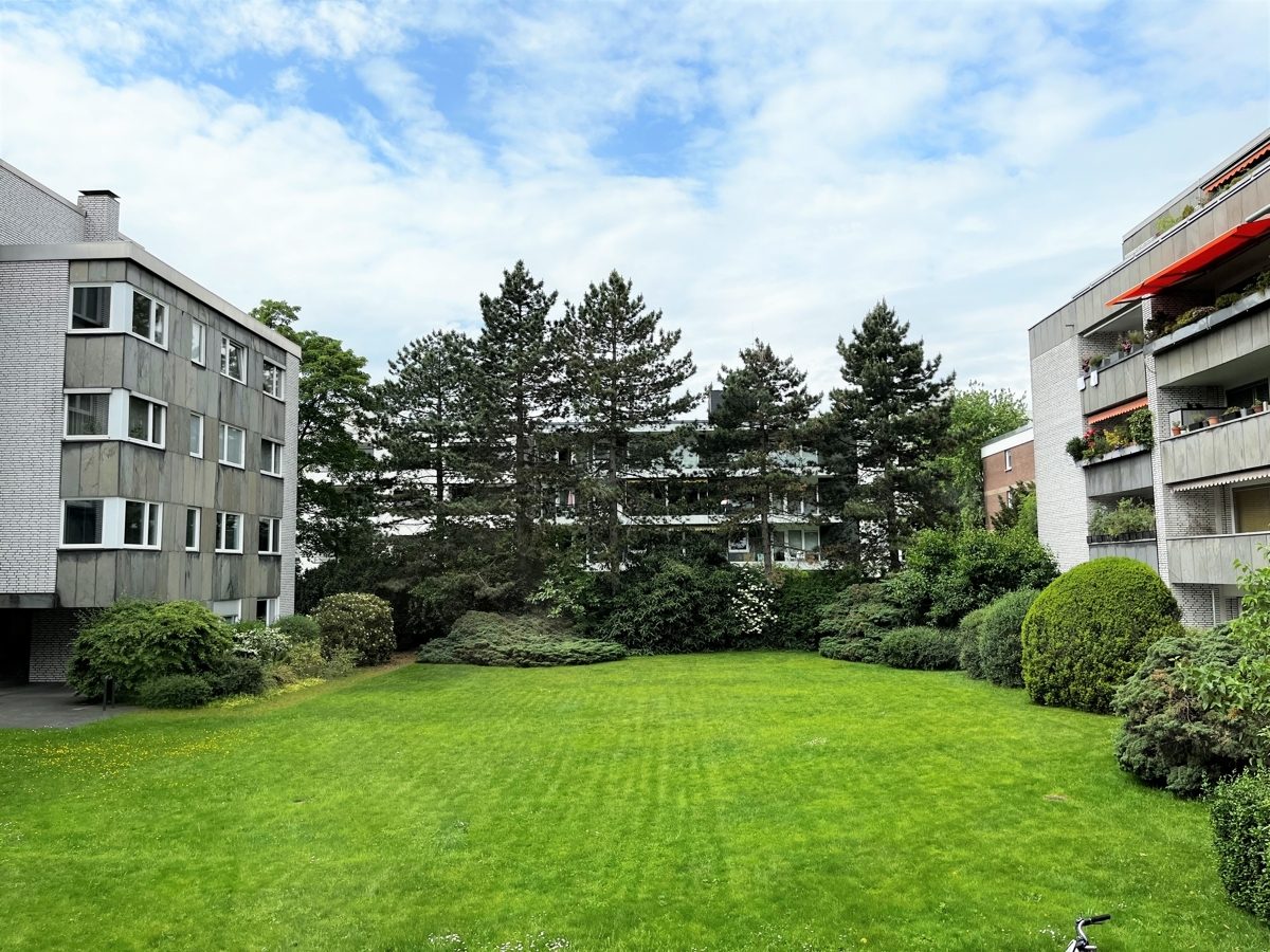 Immobilienangebot - Düsseldorf - Alle - Golzheim: hochwertige und repräsentative 2-Zimmer Wohnung mit großer Terrasse in bester Lage!