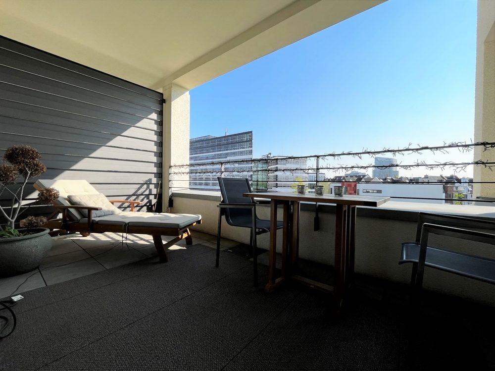 Immobilienangebot - Düsseldorf / Heerdt - Alle - "Heinrich Heine Gärten": repräsentative  und lichtdurchflutete 2-Zimmer Wohnung mit großem Balkon