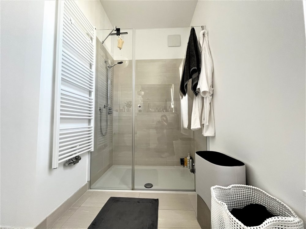 Immobilienangebot - Düsseldorf / Heerdt - Alle - "Heinrich Heine Gärten": repräsentative  und lichtdurchflutete 2-Zimmer Wohnung mit großem Balkon