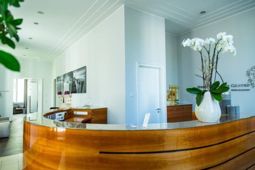 Immobilienangebot - Düsseldorf / Heerdt - Alle - "Heinrich Heine Gärten": repräsentative  und lichtdurchflutete 2-Zimmer Wohnung mit großem Balkon