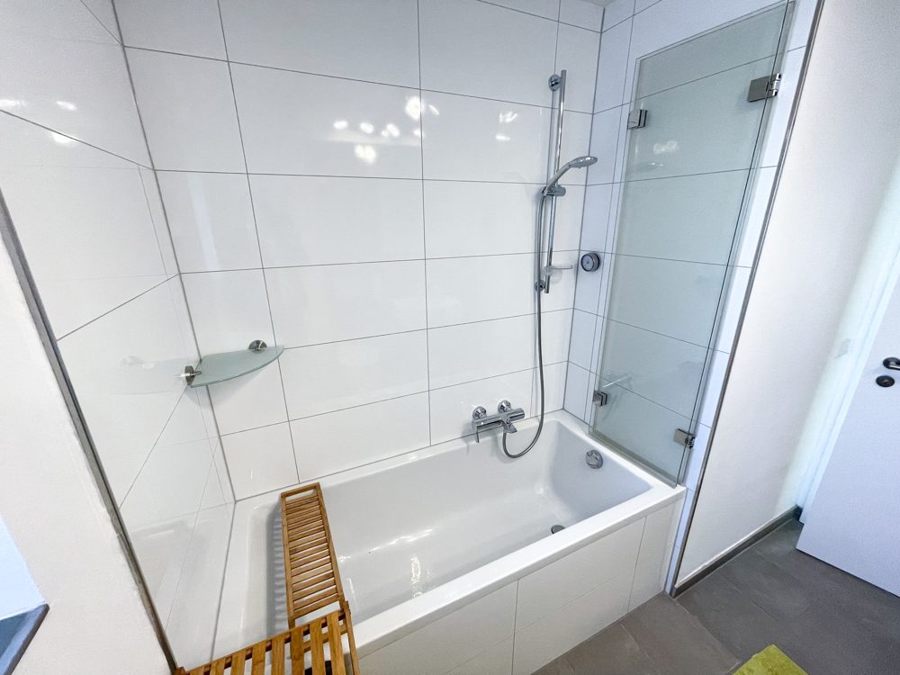 Immobilienangebot - Düsseldorf - Alle - Golzheim: Vollmöblierte, ausgestattete und moderne 3 Zimmer Wohnung mit Balkon