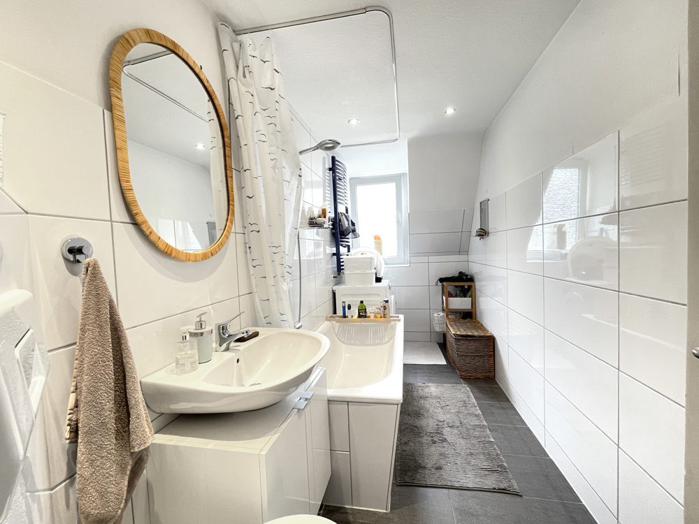 Immobilienangebot - Düsseldorf - Alle - Helle Dachgeschoss-Altbau-Wohnung im Trendviertel Pempelfort
