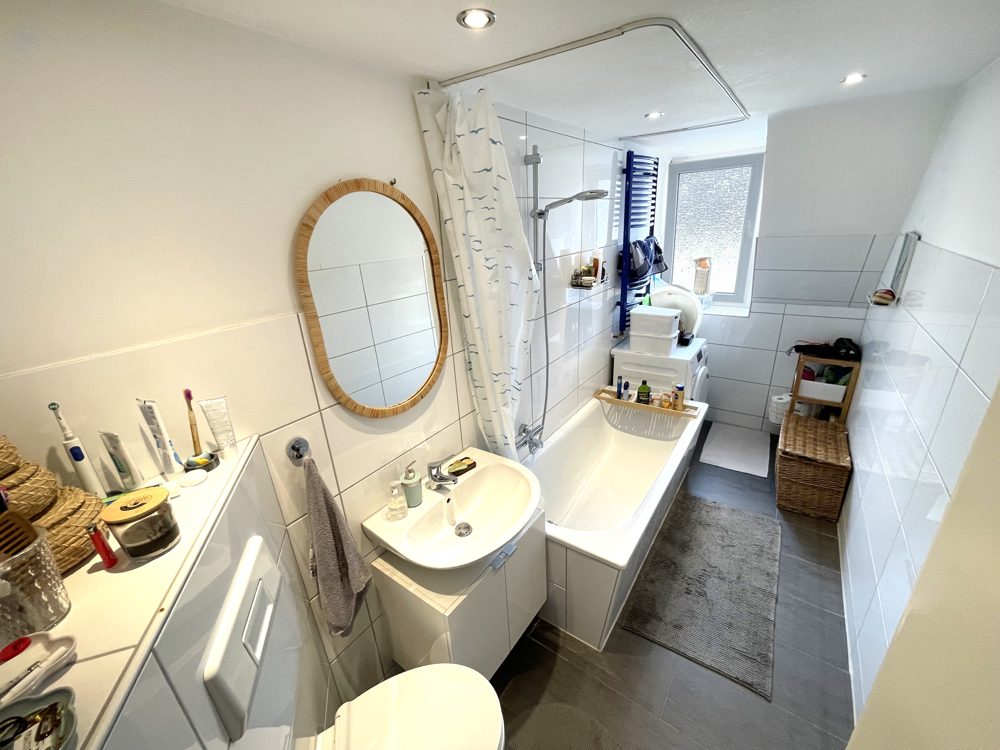 Immobilienangebot - Düsseldorf - Alle - Helle Dachgeschoss-Altbau-Wohnung im Trendviertel Pempelfort