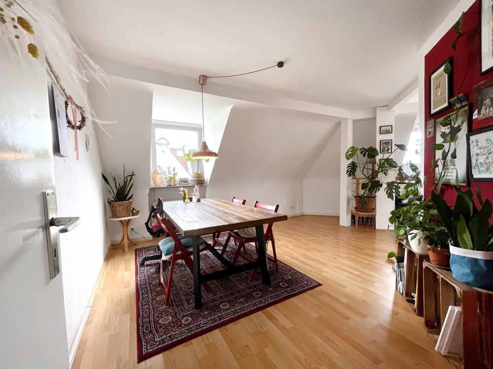 Immobilienangebot - Düsseldorf - Alle - Helle Dachgeschoss-Altbau-Wohnung im Trendviertel Pempelfort
