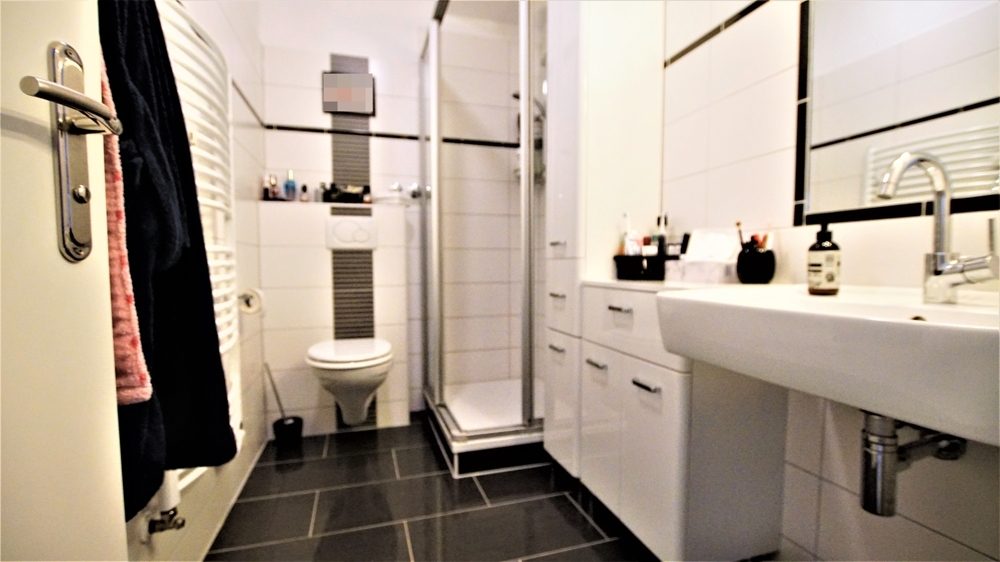 Immobilienangebot - Düsseldorf - Alle - Gepflegte 3-Zimmerwohnung mit Balkon und Stellplatz in guter Lage von Eller