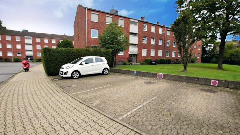 Immobilienangebot - Düsseldorf - Alle - Gepflegte 3-Zimmerwohnung mit Balkon und Stellplatz in guter Lage von Eller