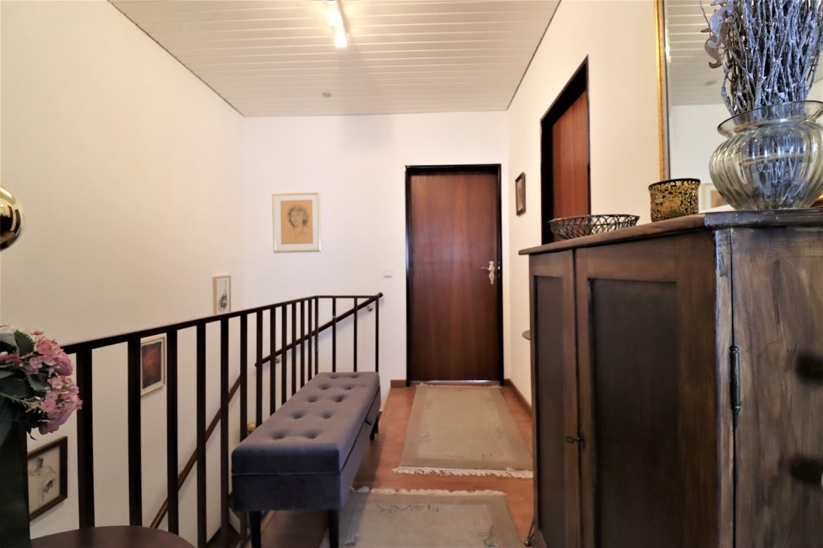 Immobilienangebot - Erkrath - Alle - Unterfeldhaus: gepflegtes Reihenendhaus mit Südwest Garten, Garage und Sauna in ruhiger Lage