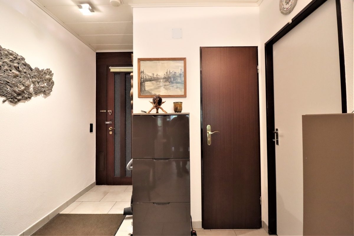 Immobilienangebot - Erkrath - Alle - Unterfeldhaus: gepflegtes Reihenendhaus mit Südwest Garten, Garage und Sauna in ruhiger Lage