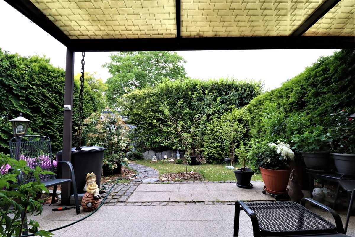 Immobilienangebot - Erkrath - Alle - Unterfeldhaus: gepflegtes Reihenendhaus mit Südwest Garten, Garage und Sauna in ruhiger Lage
