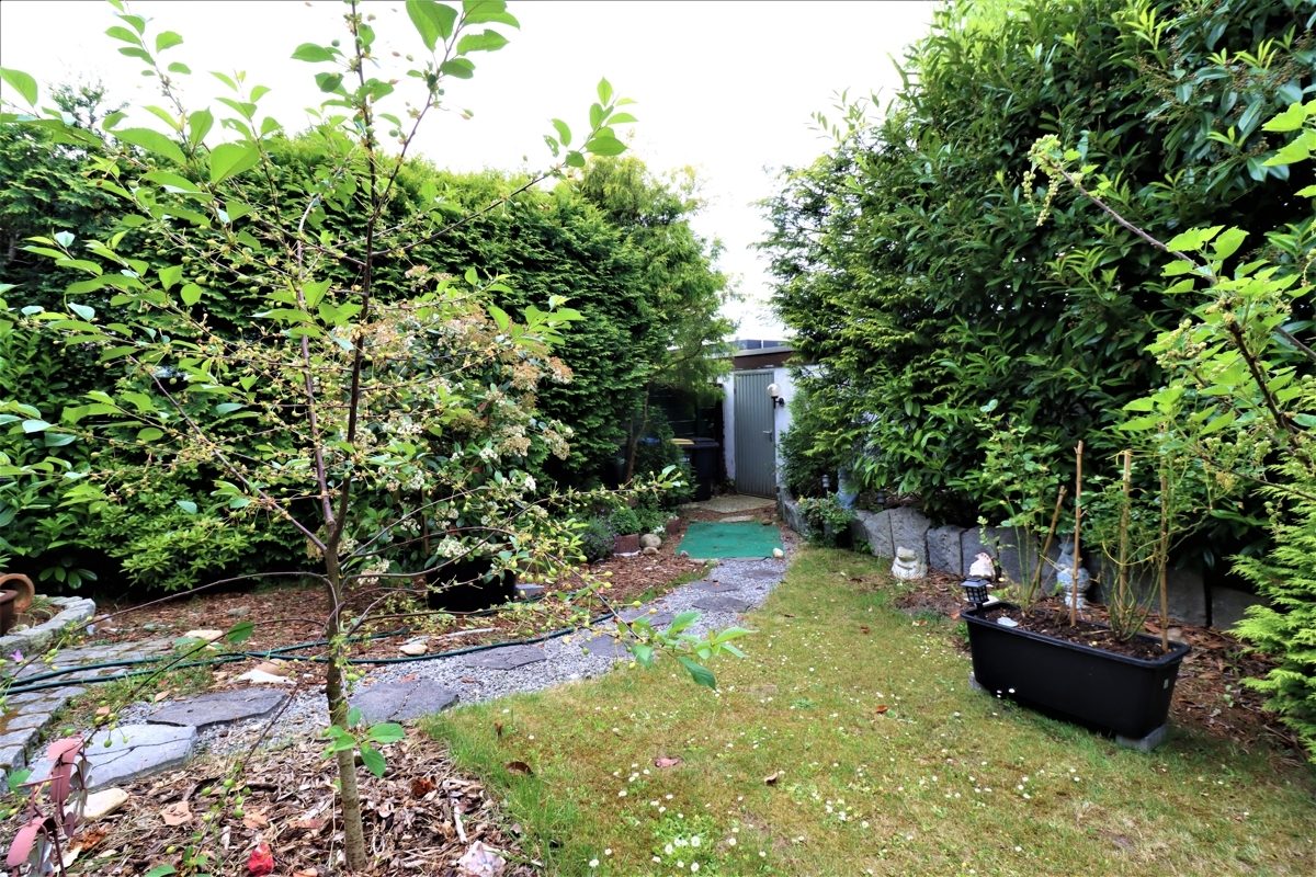Immobilienangebot - Erkrath - Alle - Unterfeldhaus: gepflegtes Reihenendhaus mit Südwest Garten, Garage und Sauna in ruhiger Lage