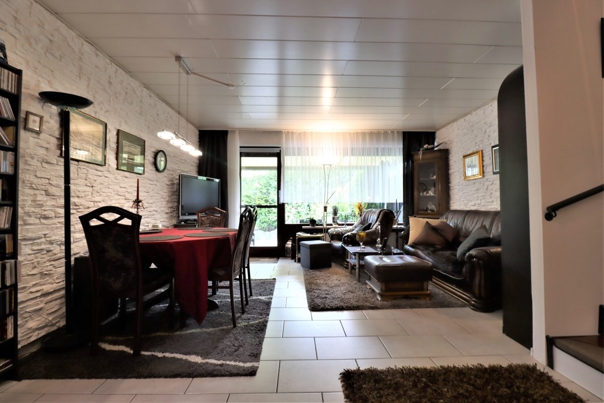 Immobilienangebot - Erkrath - Alle - Unterfeldhaus: gepflegtes Reihenendhaus mit Südwest Garten, Garage und Sauna in ruhiger Lage