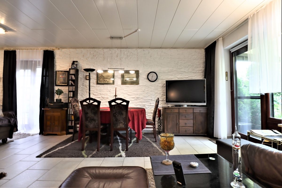 Immobilienangebot - Erkrath - Alle - Unterfeldhaus: gepflegtes Reihenendhaus mit Südwest Garten, Garage und Sauna in ruhiger Lage