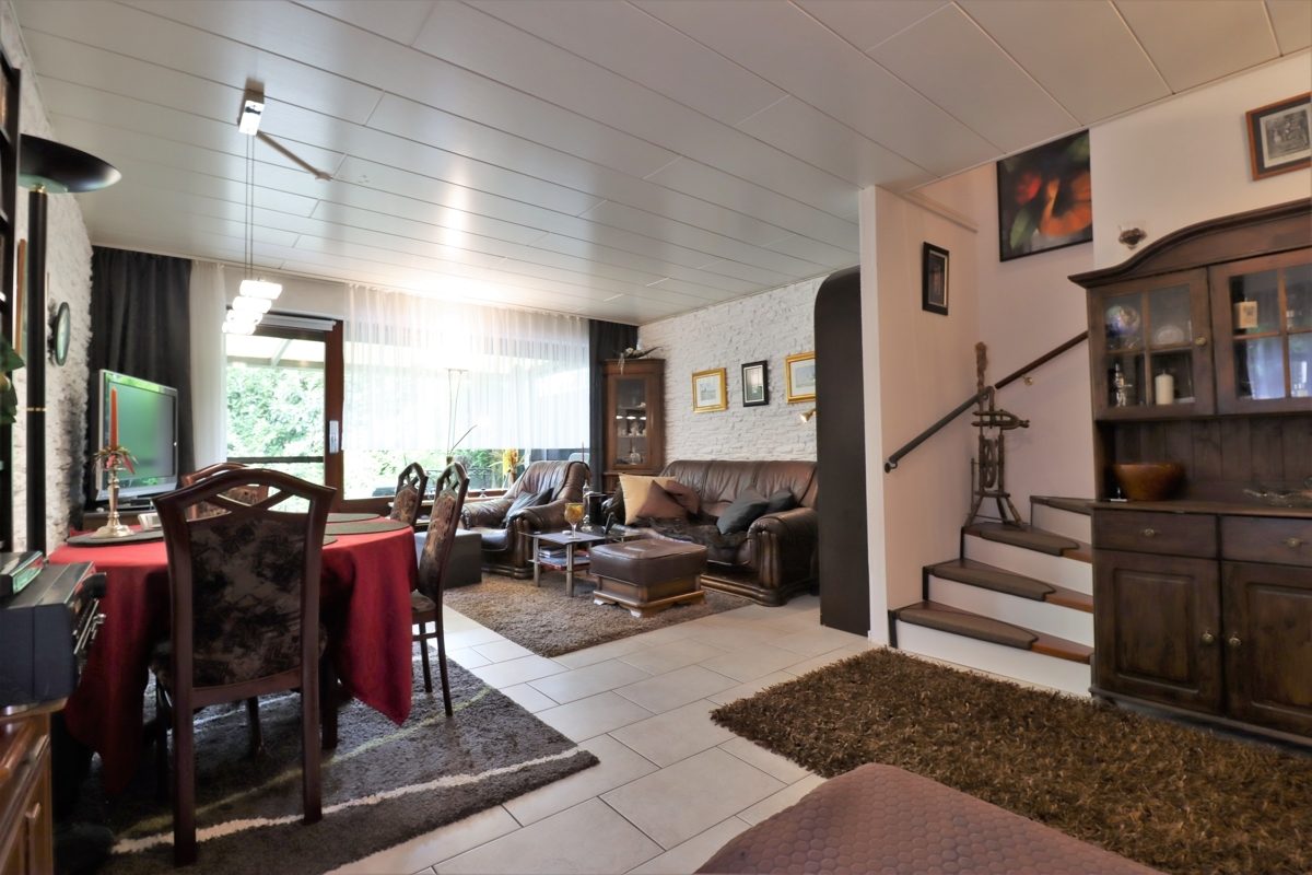 Immobilienangebot - Erkrath - Alle - Unterfeldhaus: gepflegtes Reihenendhaus mit Südwest Garten, Garage und Sauna in ruhiger Lage