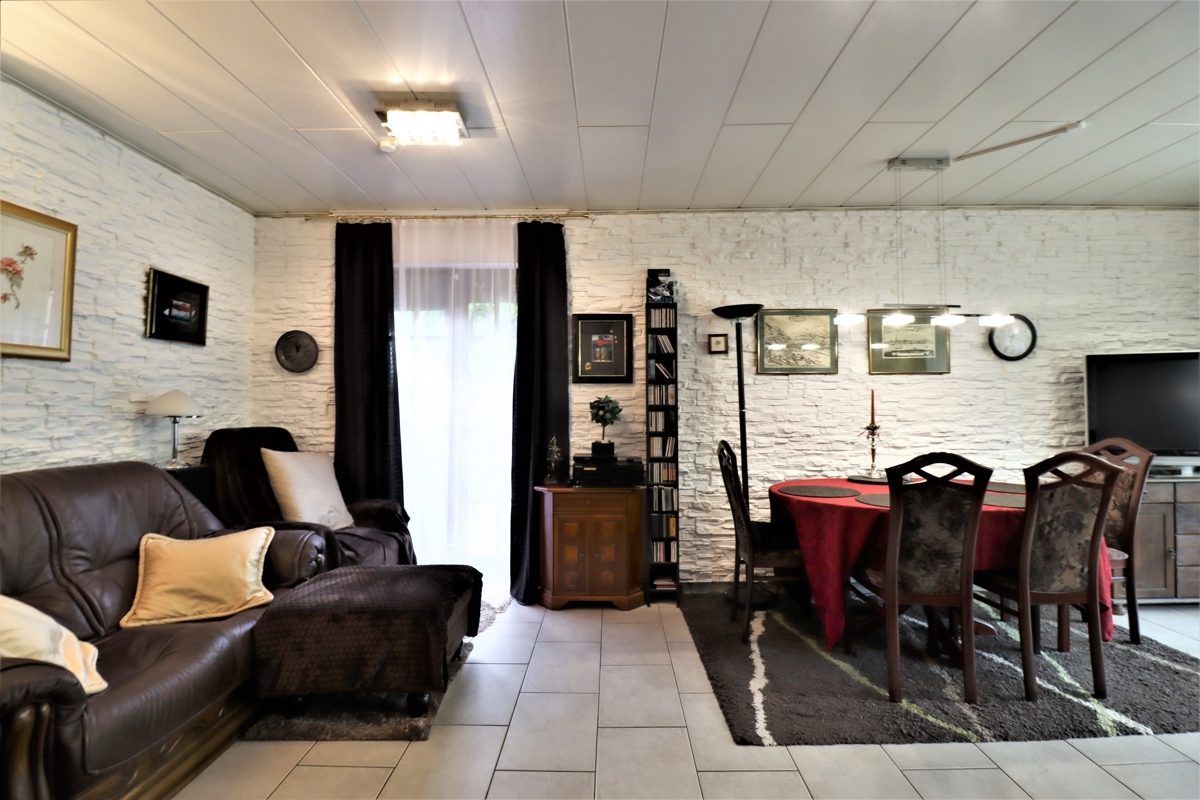 Immobilienangebot - Erkrath - Alle - Unterfeldhaus: gepflegtes Reihenendhaus mit Südwest Garten, Garage und Sauna in ruhiger Lage