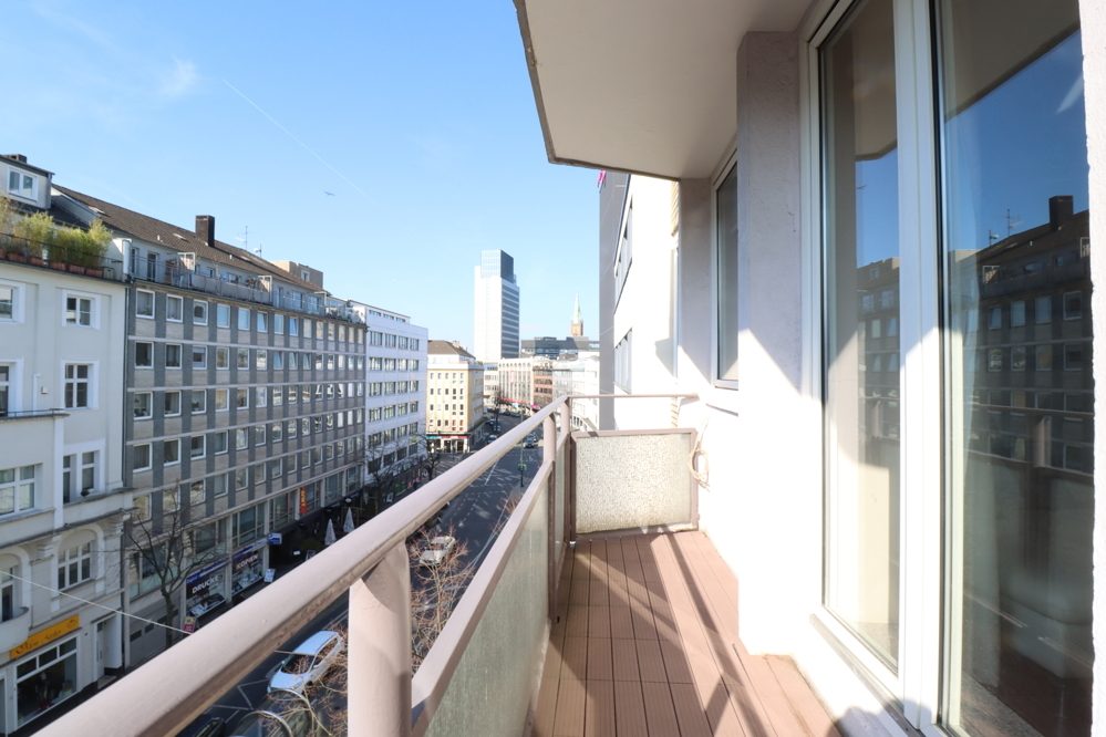 Immobilienangebot - Düsseldorf - Alle - Stadtmitte: moderne 2- Zimmerwohnung mit EBK und 2 Balkonen in zentraler Lage